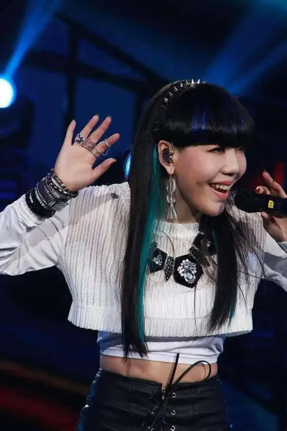 30岁的吴莫愁出道10年经历了啥