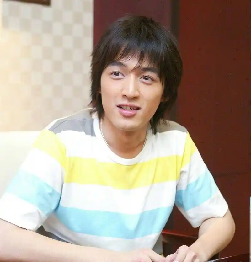 胡歌23岁青涩照曝光,那时的他实在没有一点"明星样"_因为_时候_电视剧