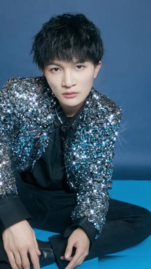 歌手周深,空灵的歌喉,最爱他唱的歌曲《大鱼》|男歌手|写真照_网易