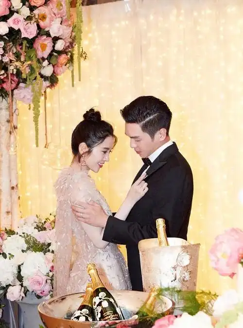 张若昀和唐艺昕结婚照