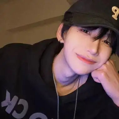 由美头网整理发布,男生头像频道提供更多与帅气,高清,冷酷,个性,超酷