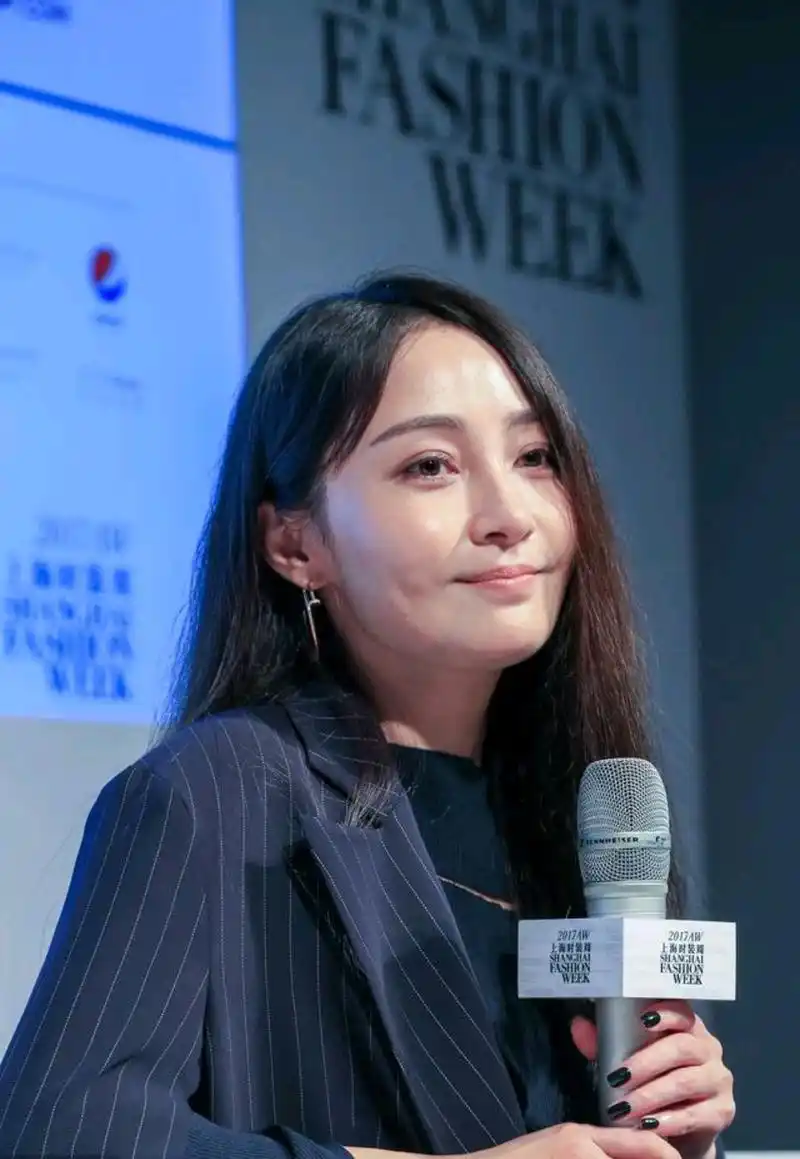 一手好牌被打烂,姚笛近况被曝光,网友:时光好无情