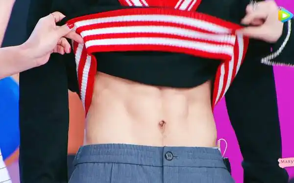 马伯骞露腹肌引高秋梓尖叫 赵天宇露腹肌却遭金靖和大s吐槽