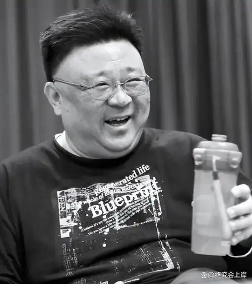 胖星梁冠华曾因胖而自卑今生最爱的是妻子