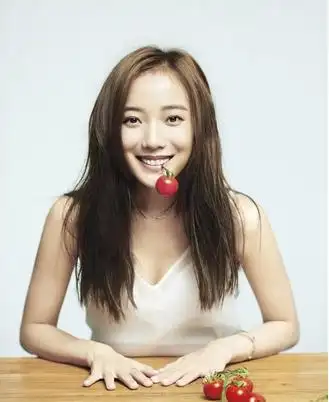 图文艺女青年王珞丹晒日记揭其与张嘉佳分手内幕