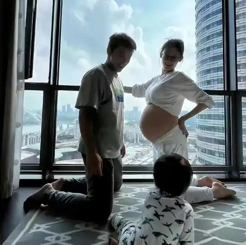 郑恺苗苗三胎孩子疑出生郑恺晒视频暴露更多细节