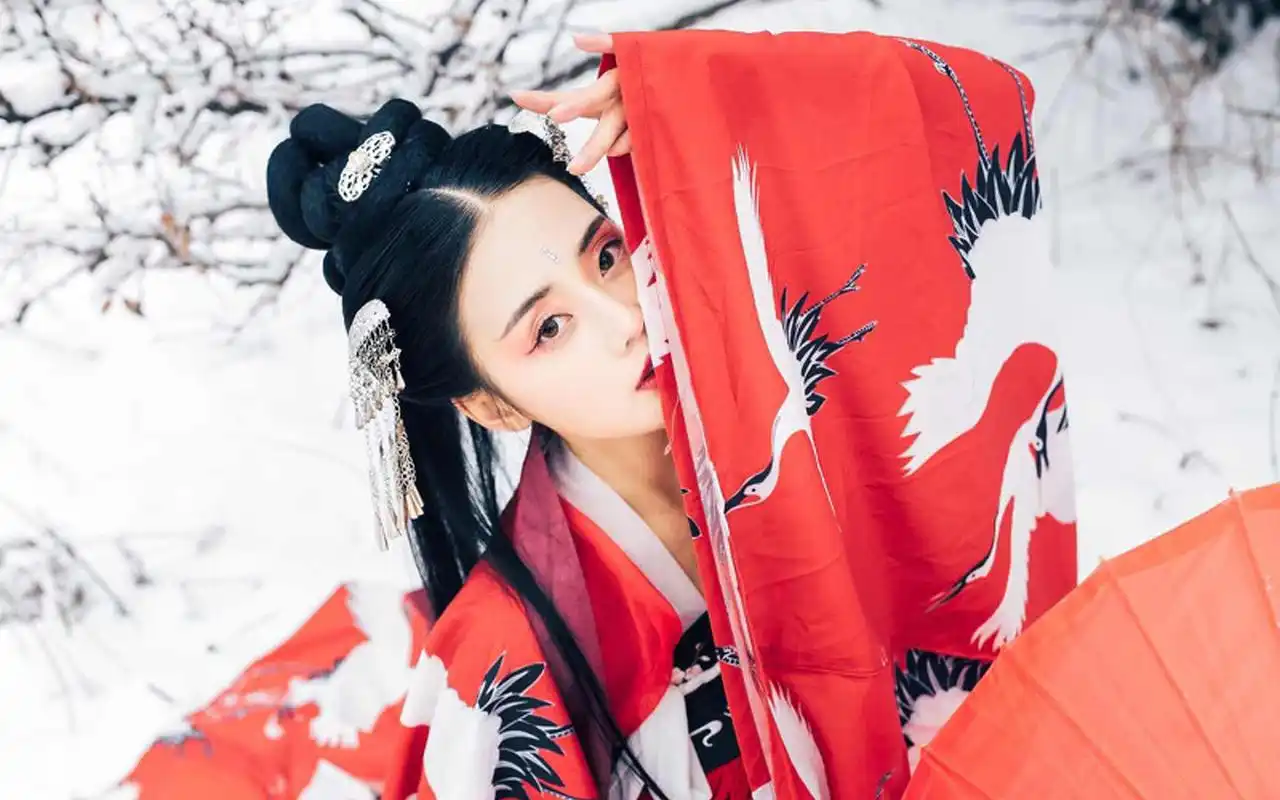 美艳红妆古风美女唯美写真桌面壁纸