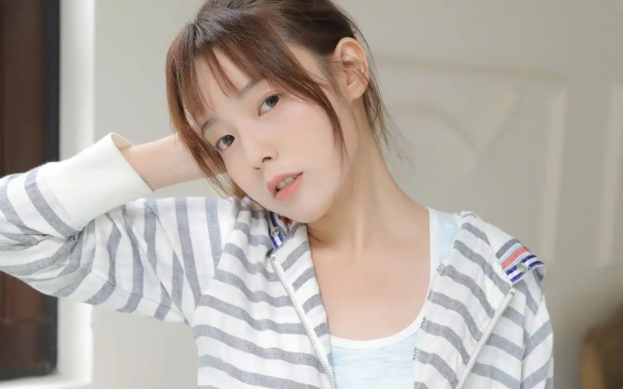 可爱唯美女生图片桌面壁纸