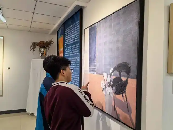 以美育人助力学生心灵成长通州湾中学举办名人名家名作进校园书画展