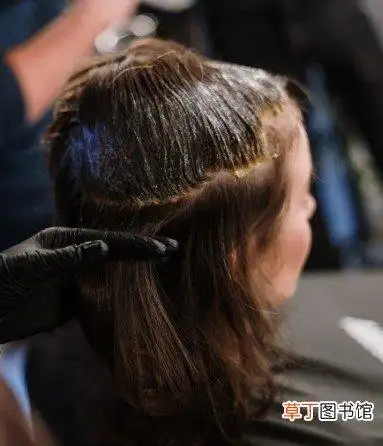 关于藏青色染发的内容 , 想要染藏青色头发的人儿可以参考上述的内容