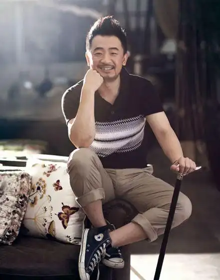 陈意涵老公撞脸黄海波,竟然不认识电话座机,看到后直呼"诡异"_许富翔