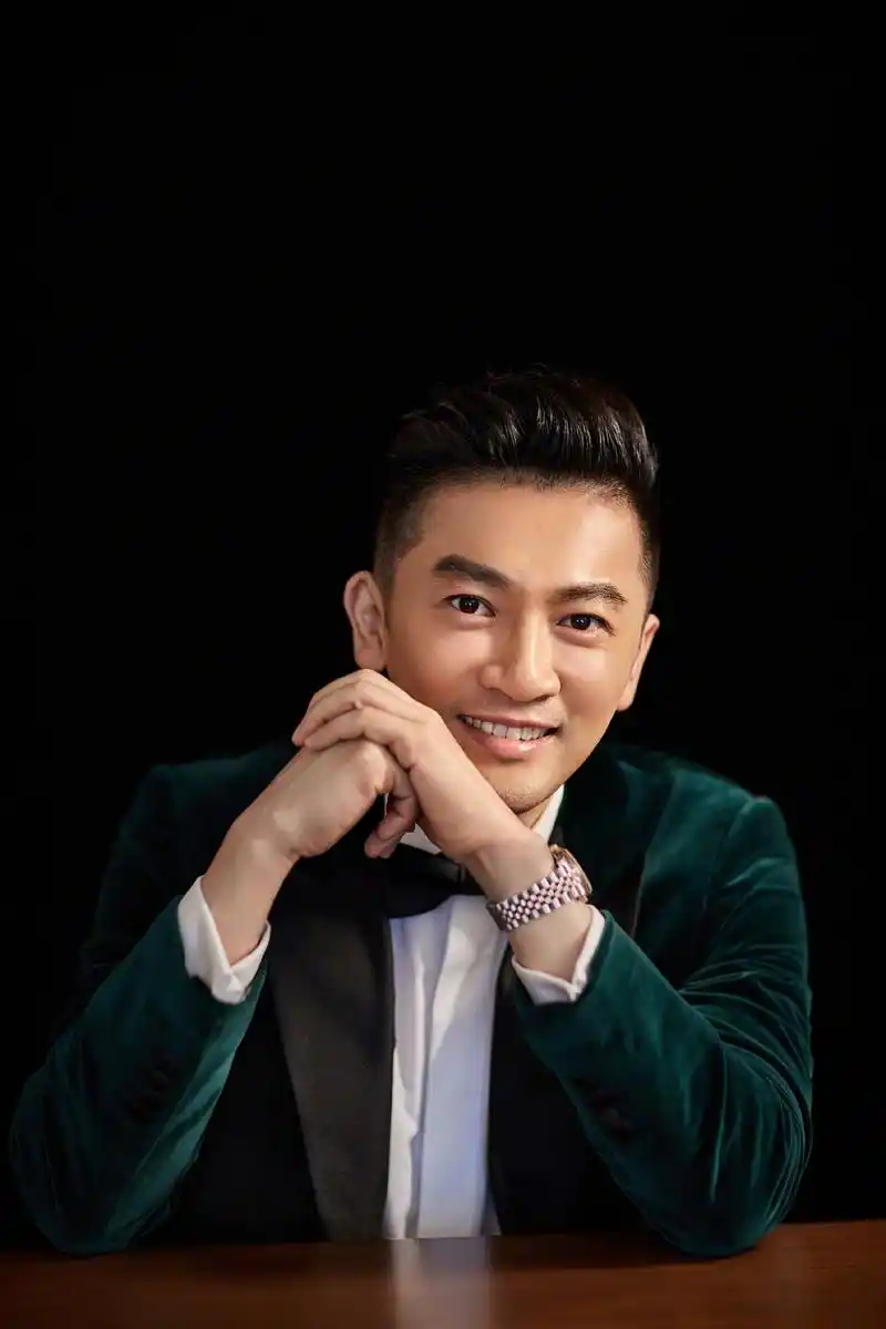 苏有朋《中餐厅》担任金鹿奖评委的蛙哥蘇有朋现身颁奖典礼,白衬衫