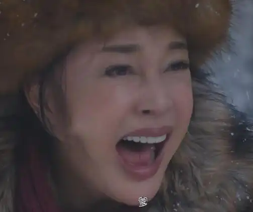 笑得合不拢嘴!70岁刘晓庆又演少女,喊小自己18岁演员"爹爹"