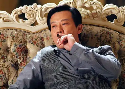 66岁台湾演员寇世勋:娶两个老婆住上下楼,至今子女双全家庭和睦_腾讯