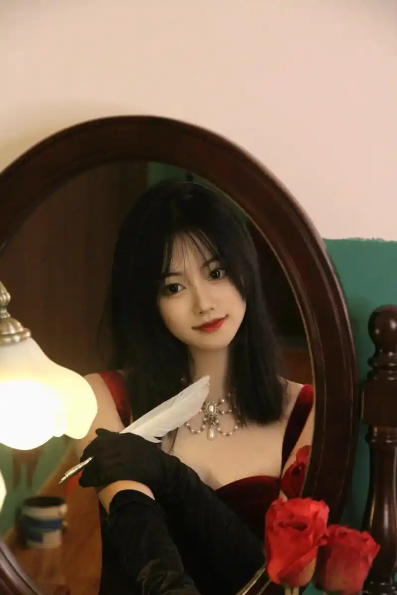 玫瑰无原则 心动至上#美丽坏女人 #氛围感 #写真 #复古  - 抖音