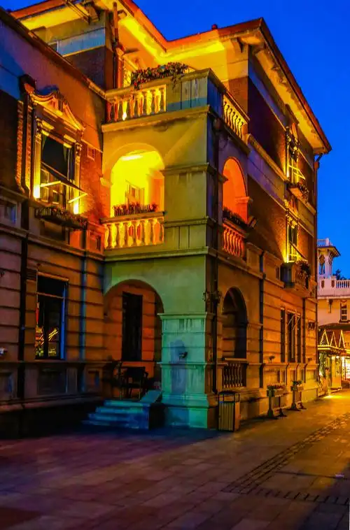 夜色中的天津意大利风情街