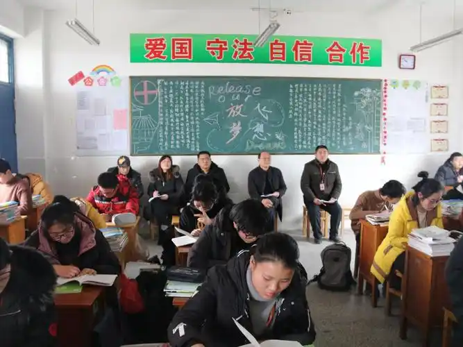 区教师发展中心莅临西亭初中指导教育教学工作