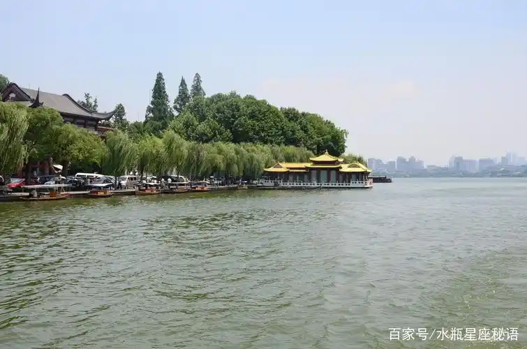 西湖美景:西湖分外壮美,真是美极了