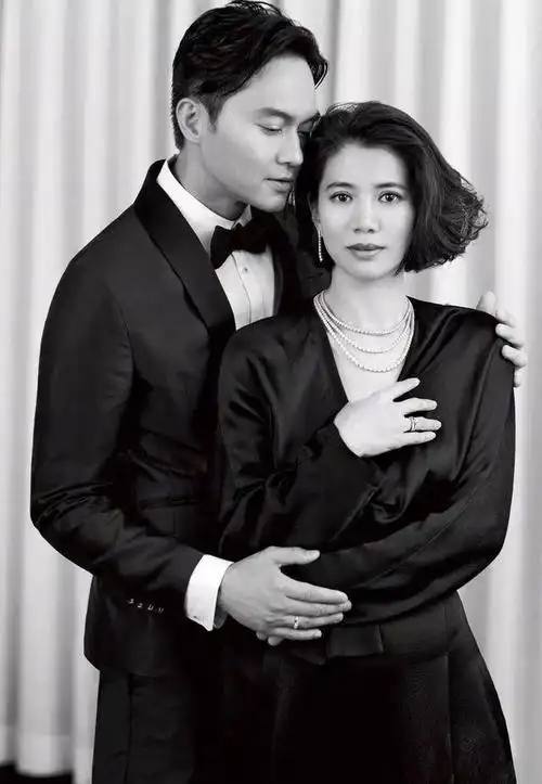 香港女星合影掀起回忆杀,但我最羡慕的还是越活越美的袁咏仪