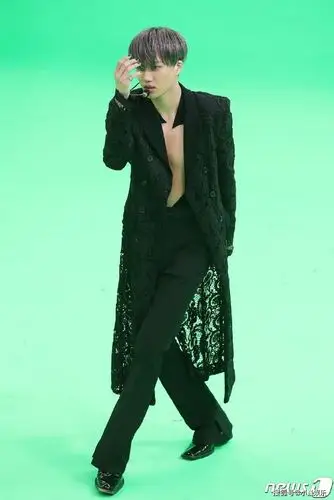 扭动身躯大秀性感腹肌exo金钟仁热舞帅照曝光!