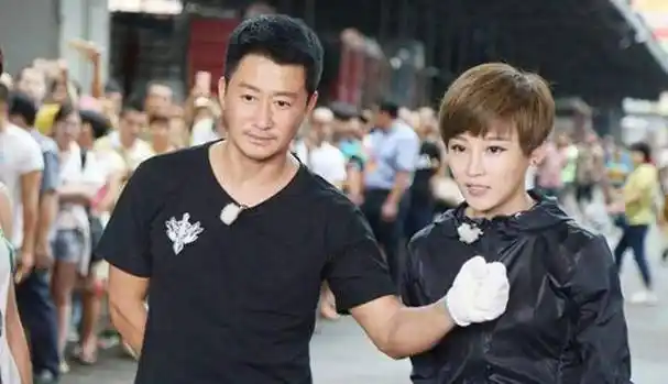 原创原创7年前的今年吴京拍战狼300一天群演都没人干老丈人亲自上阵