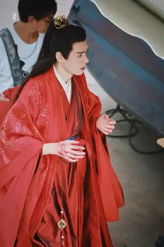 后知后觉,原来温客行是有两套红衣造型的