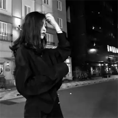 2022女生伤感头像黑白孤独冷酷霸气轻狂的女人