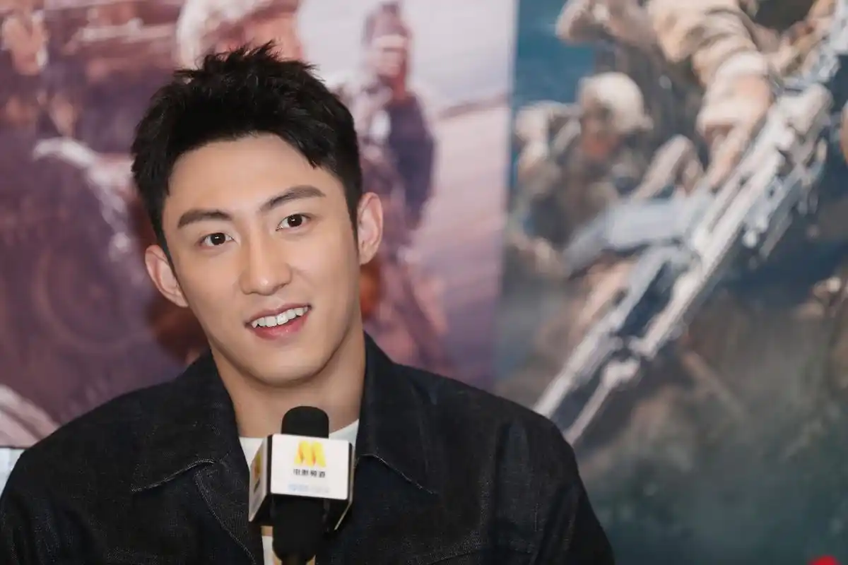 新力量黄景瑜:月半宅男or女装杀手我都能演