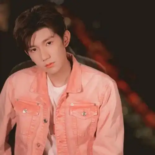 王源最新微信头像_网易订阅