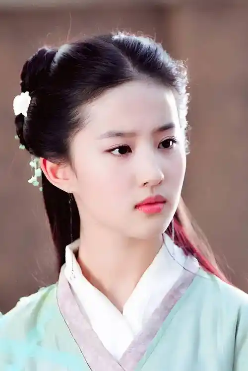 刘亦菲爆读书时没人追照片发出后,网友表示心里想想都是一种亵渎