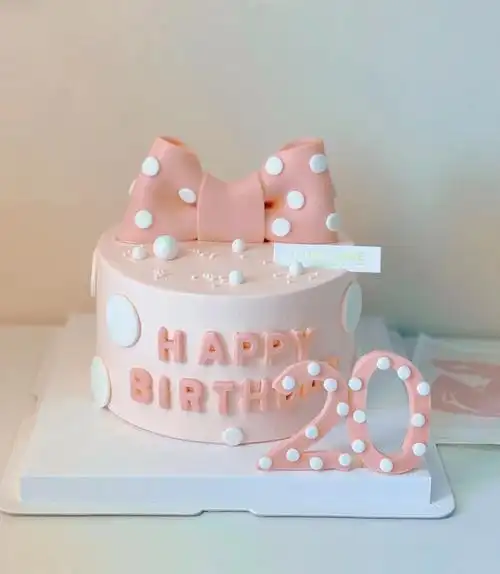 定制女孩半翻粉色蝴蝶结公主轻奢低糖动物奶油新鲜生日蛋糕