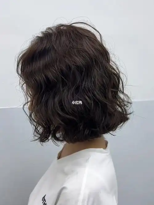 短发齐肩烫发推荐法式氛围感卷发