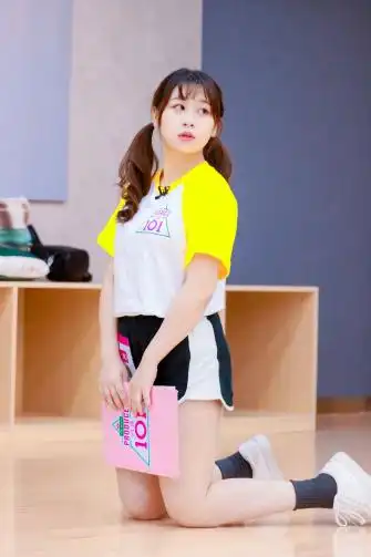 蜜蜂少女队高秋梓登顶创造101热搜杨紫调侃一起减肥