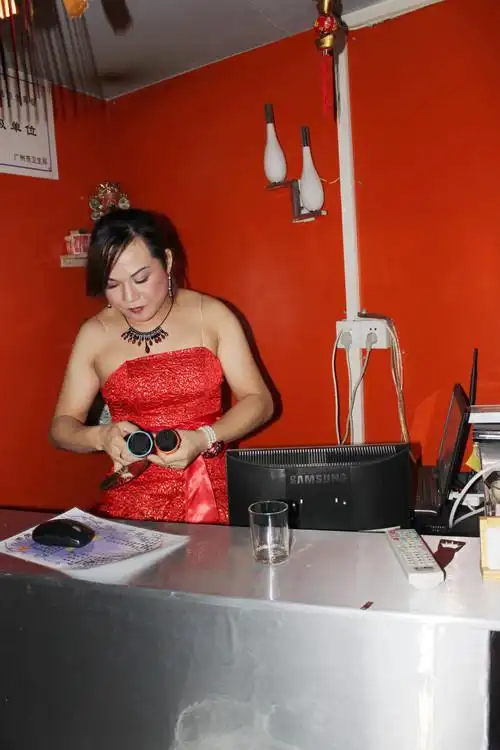 8 周年 cd 聚会 本人 迷你演唱会 - 红色美丽 - 广州美丽反串变装cd