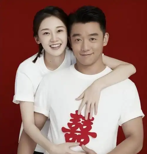 郑恺苗苗两家人吃团圆饭三胎女宝宝出镜老大老二正脸都像郑恺