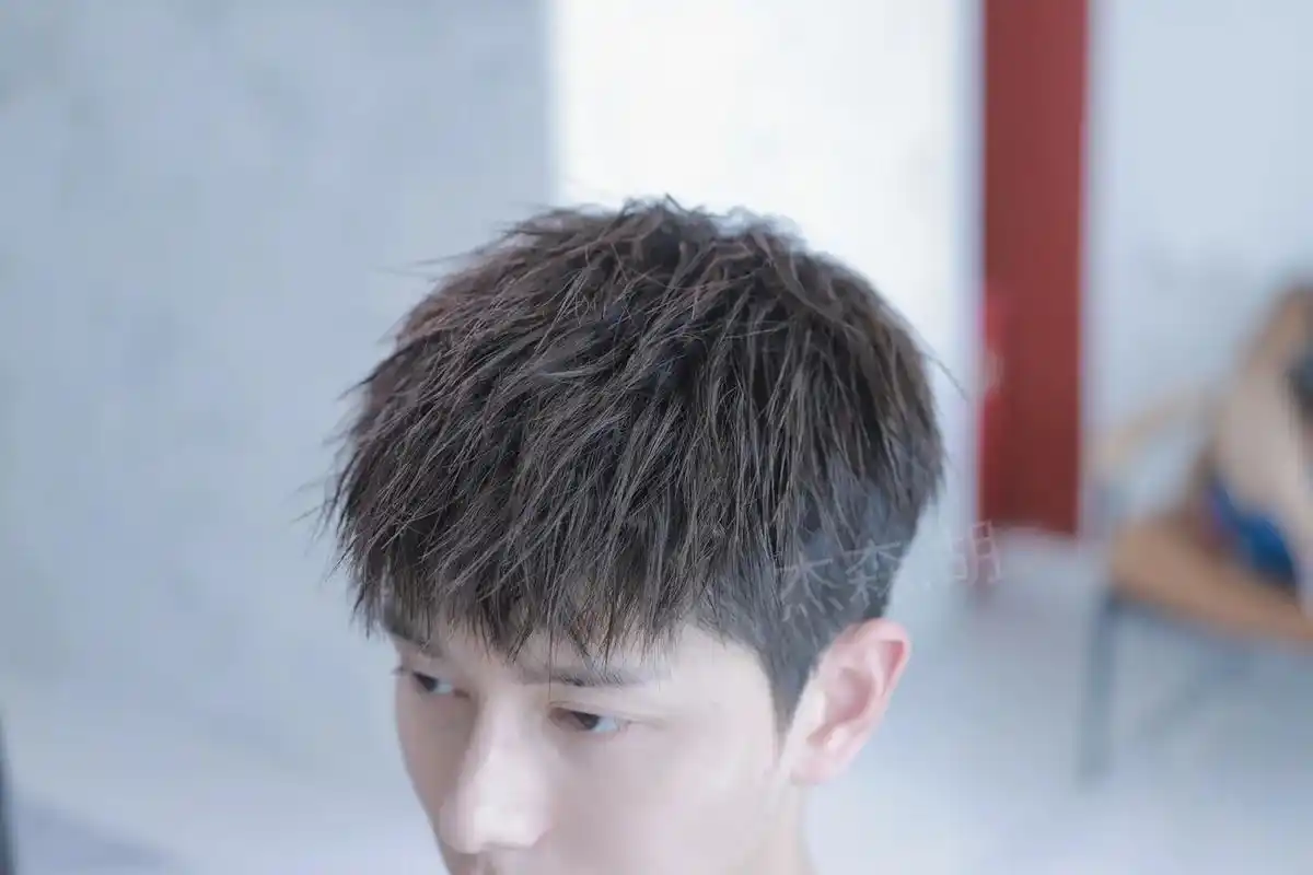 用心做好每一位客户 #懂你的发型师 #杰森胡 #碎盖摩根烫  - 抖音