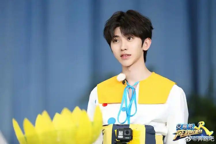 蔡徐坤《奔跑吧》新鲜高清剧照