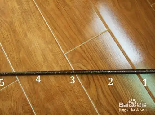 在家中找到的一把常用杆秤,其最大量程为20斤,秤杆的杆身上有两排刻度