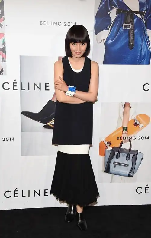 袁泉气质太清纯,偶尔穿性感风服装,气场还是那么的高级