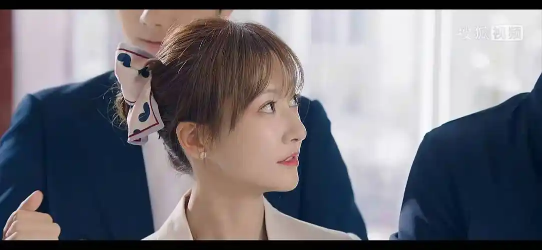 《他在逆光中告白》男女主遇情感危机,剧情新意和悬念感迭起!