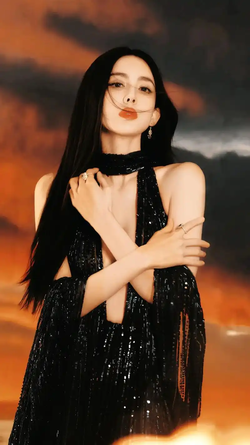 辣死我了.姐姐我要和你贴贴#古力娜扎 #微博之夜红毯 #微博 - 抖音