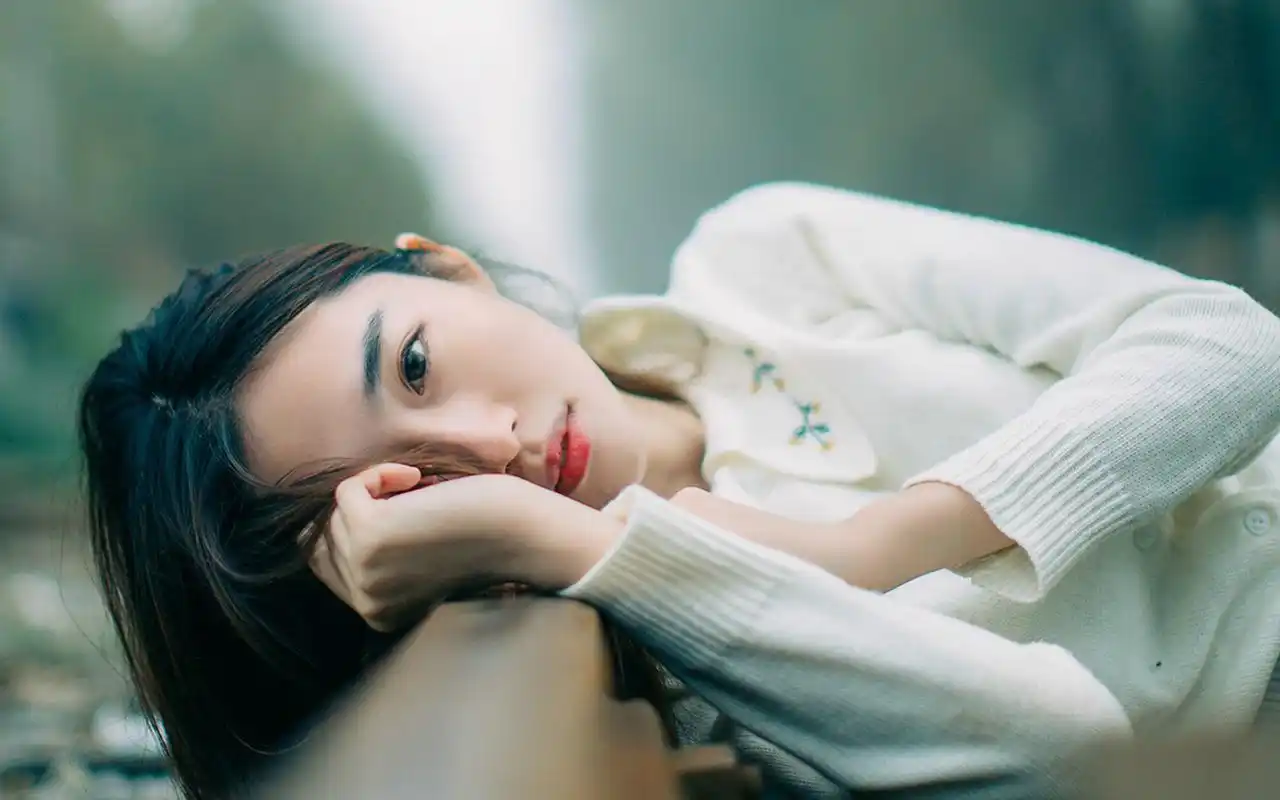 森系唯美系女生户外写真电脑高清壁纸下载