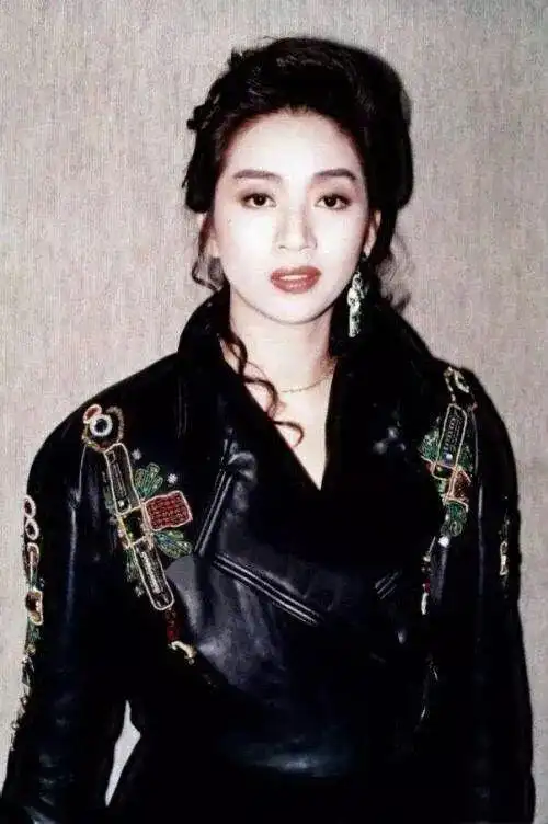 梅艳芳,这些年你在天堂还好吗?或许人到中年,最怕突然想起某个人.