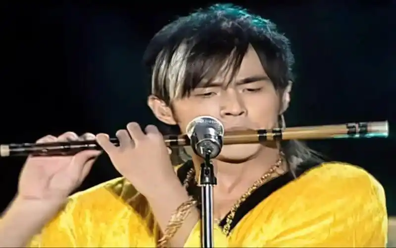 周杰伦(真2160p修复).武汉站2004无与伦比演唱会.[rmvb]