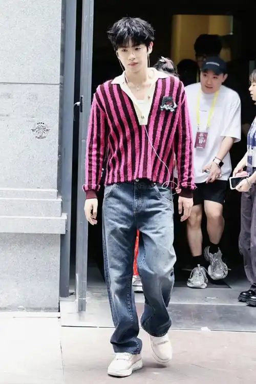 黄明昊听说很好吃上班饭拍