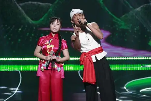 近年来王二妮为何将阿宝甩了几条街