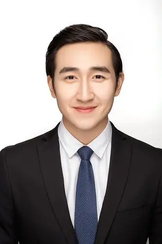 亮点 亮点 专业人像摄影师一对一服务 亮点 专业化妆师 亮点 ps大师