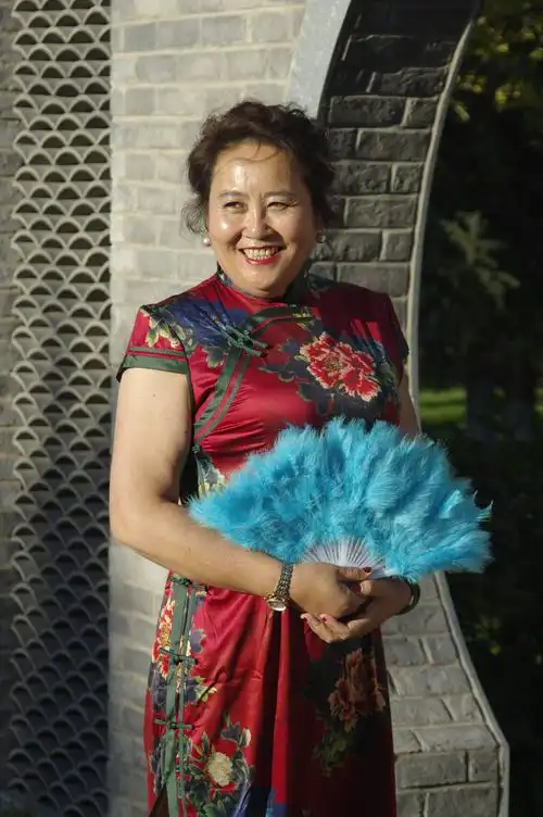 穿旗袍的风韵女人 - 美篇