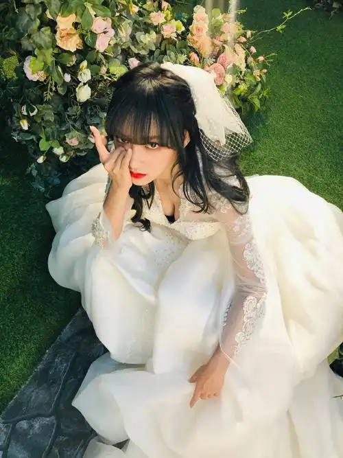 程潇婚纱造型性感写真图片