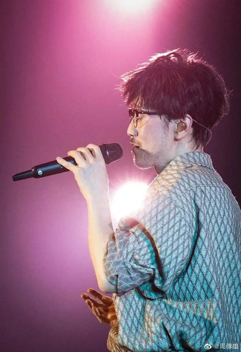 最低谷的时候是被一个十八线的网红歌手点评,他一直在 - 抖音